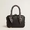 Vita-tas van glad zwart leer met gouden details