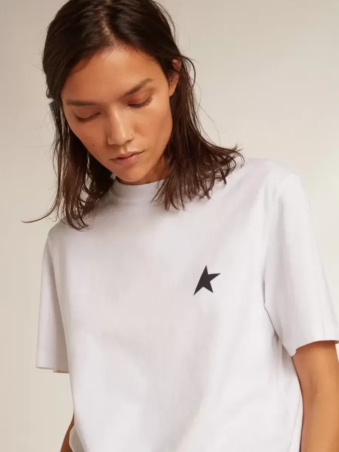 Wit dames-T-shirt met donkerblauwe ster op de voorkant