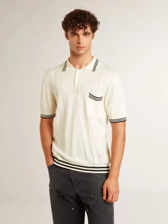 Wit gebreid poloshirt voor heren met blauwe boord