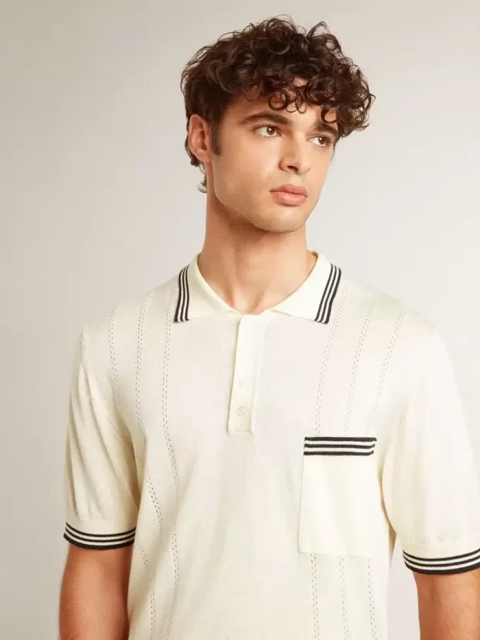 Wit gebreid poloshirt voor heren met blauwe boord