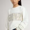 Wit sweatshirt voor meisjes met veelkleurige gouden letters op de voorkant.
