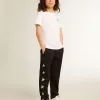 Wit T-shirt met contrasterend zilveren logo op de voorkant