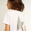 Wit T-shirt met contrasterend zilveren logo op de voorkant