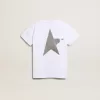 Wit T-shirt met contrasterend zilveren logo op de voorkant