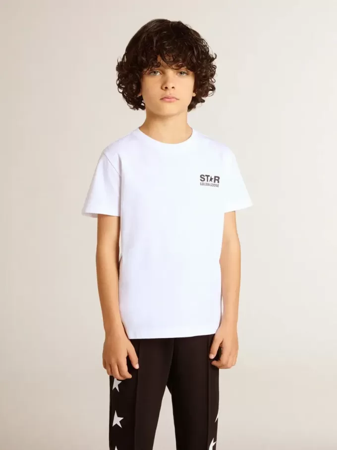Wit T-shirt met contrasterend zwart logo en ster