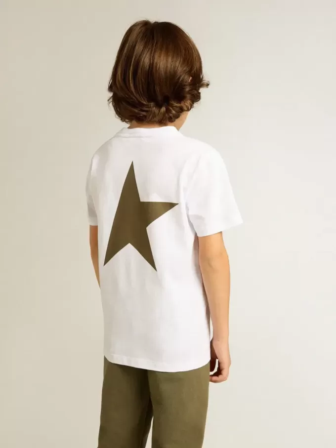 Wit T-shirt voor jongens met contrasterend donkergroen logo en ster