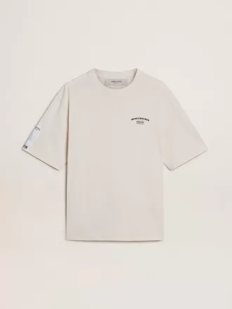Wit unisex T-shirt met mediterrane print en Pescheria Golden-patch op de mouw