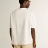 Wit unisex T-shirt met mediterrane print en Pescheria Golden-patch op de mouw