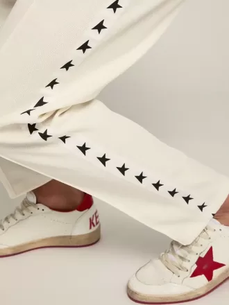 Witte joggingbroek voor heren met zwarte sterren aan de zijkanten