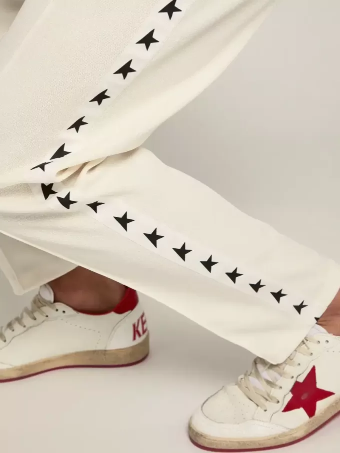 Witte joggingbroek voor heren met zwarte sterren aan de zijkanten