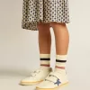 Witte kindersokken met distressed details en tweekleurige lila en blauwe strepen