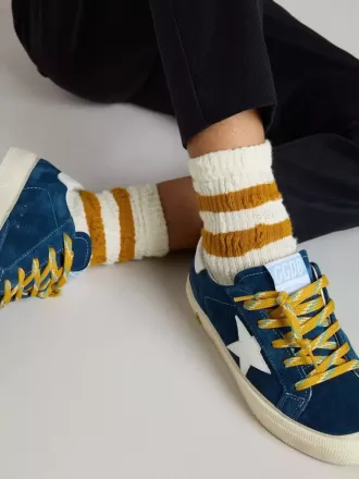 Witte kindersokken met tabakskleurige strepen