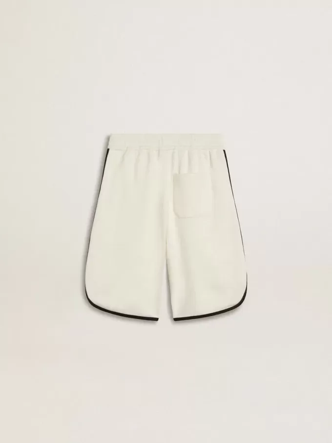 Witte korte broek voor jongens met geborduurd logo