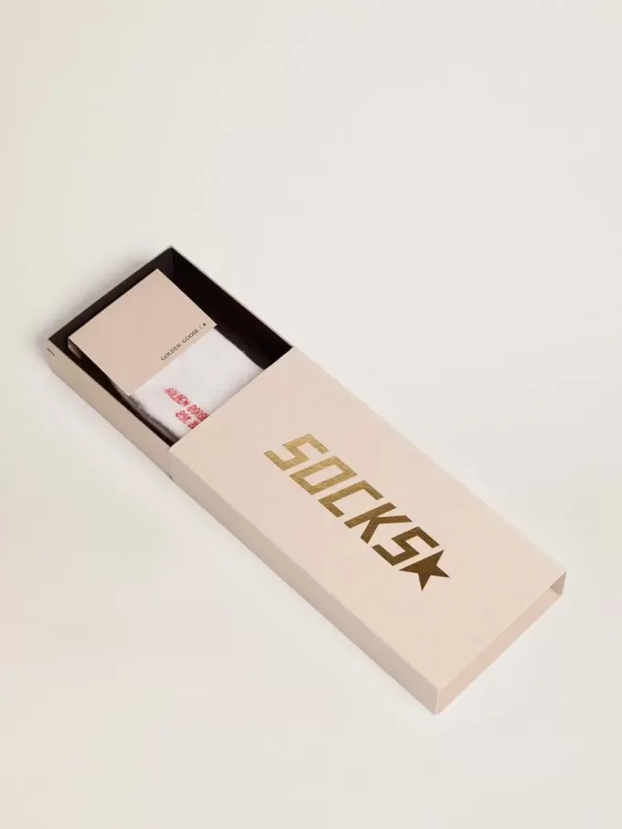 Witte sokken met distressed details en rode strepen