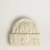 Witte wollen muts met borduursel