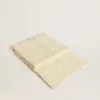 Witte wollen sjaal met borduursel