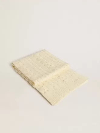 Witte wollen sjaal met borduursel