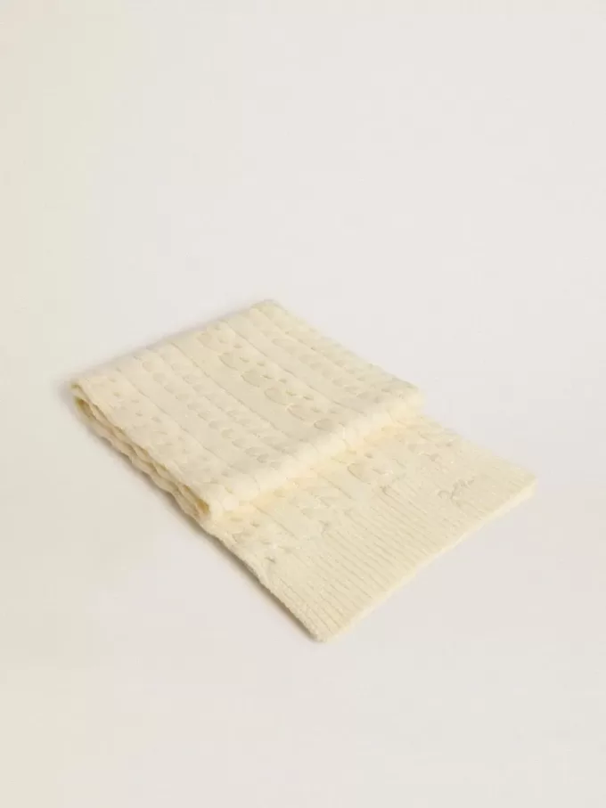 Witte wollen sjaal met borduursel