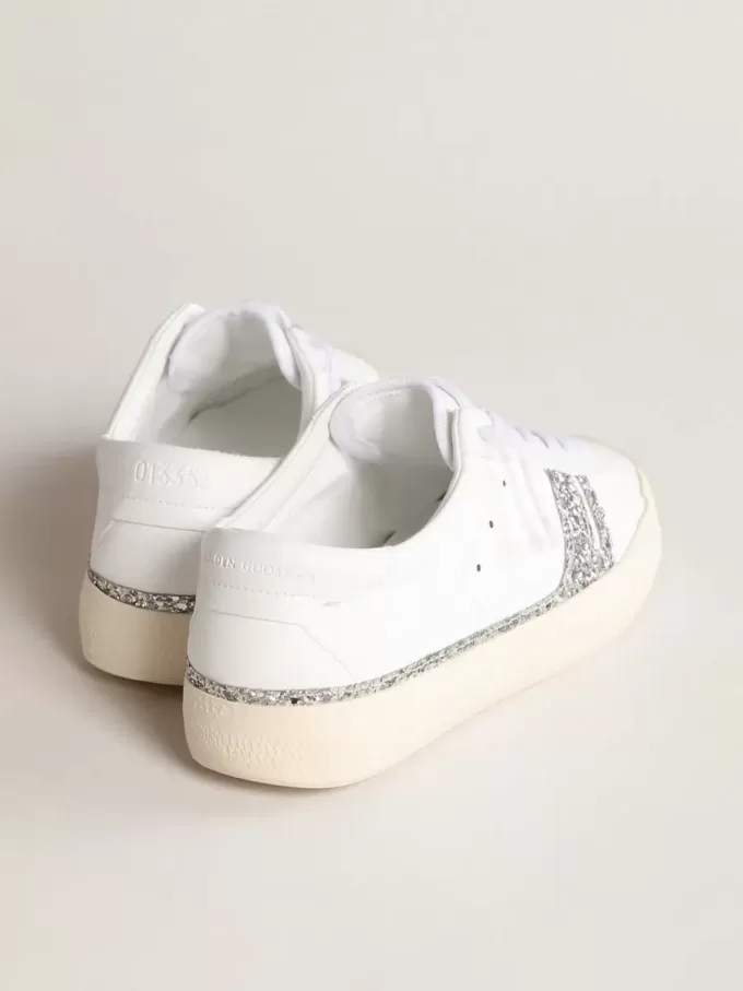 Yatay Model 1B duurzame sneakers met wit bio-based bovenwerk en zilveren gerecyclede glitter Y