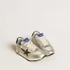 Young Marathon in zilverkleurig nylon met zwarte ster en leren hielstuk