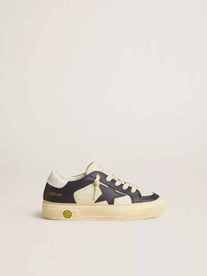 Young May in wit en blauw leer met leren ster en hielstuk