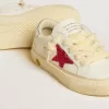 Young May met fuchsia glitterster en metallic leren hielstuk