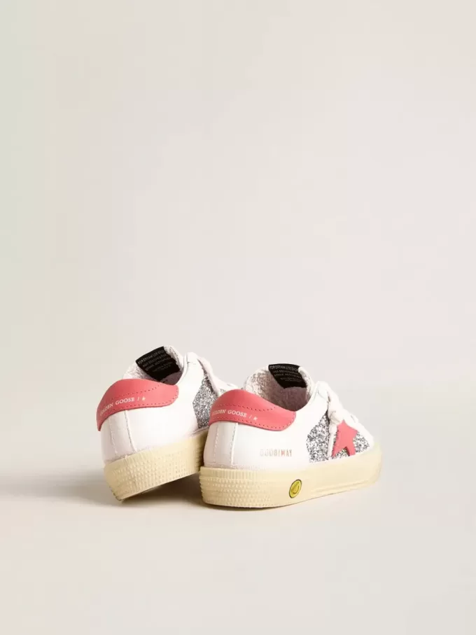 Young May met roze leren ster en hielstuk