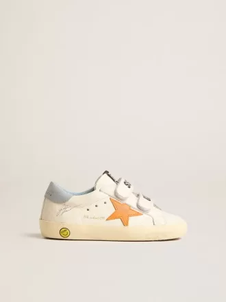 Young Old School in leer met oranje ster en babyblauwe hiellip