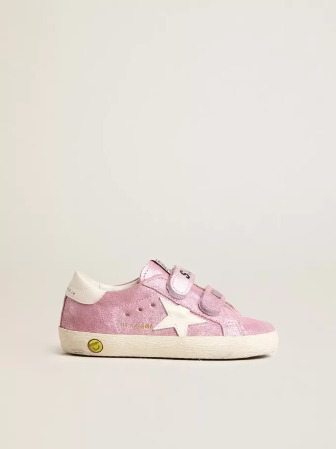 Young Old School in metallic roze suède met witte leren ster en hielstuk.