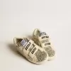 Young Old School in platina glitter met leren ster en hielstuk