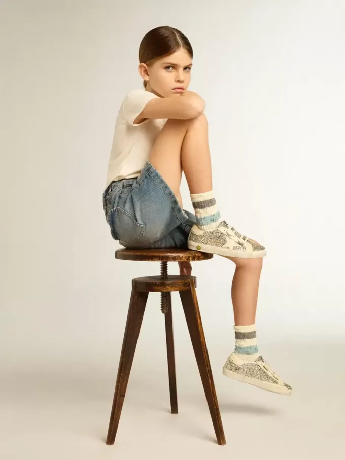 Young Old School in platina glitter met leren ster en hielstuk