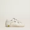 Young Old School in wit leer met gouden details