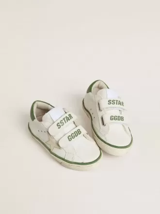 Young Old School in wit leer met groene nappa hiellip en groene inzetstukken.