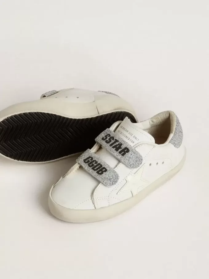Young Old School in wit leer met zilveren Swarovski-kristallen hielstuk en bandjes