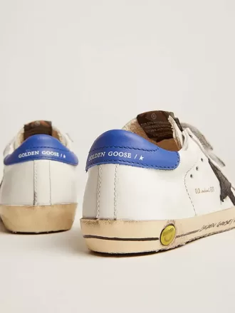 Young Old School met zwarte slangenprint leren ster en blauwe hiel