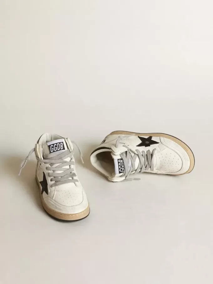 Young Sky-Star in wit nappa met zwarte ster en hielstuk