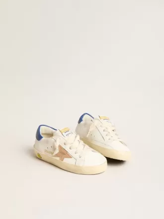Young Super-Star van nappaleer met een beige ster en blauwe hiellip.