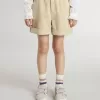 Zandkleurige korte broek voor meisjes met geborduurd logo