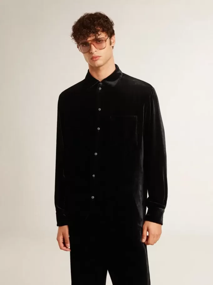 Zwart shirt met fluweeleffect en borduursels