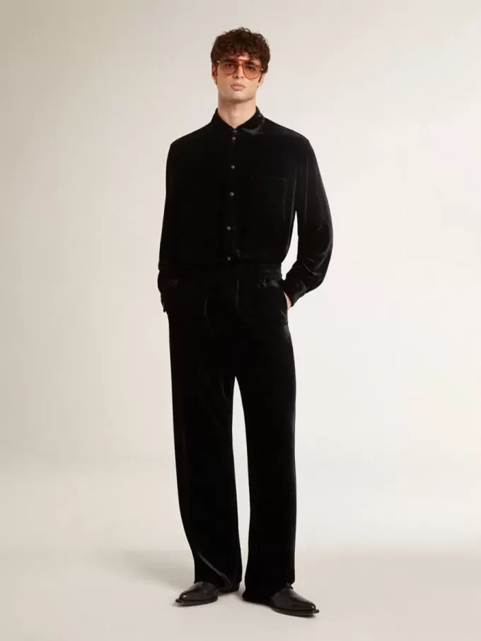 Zwart shirt met fluweeleffect en borduursels