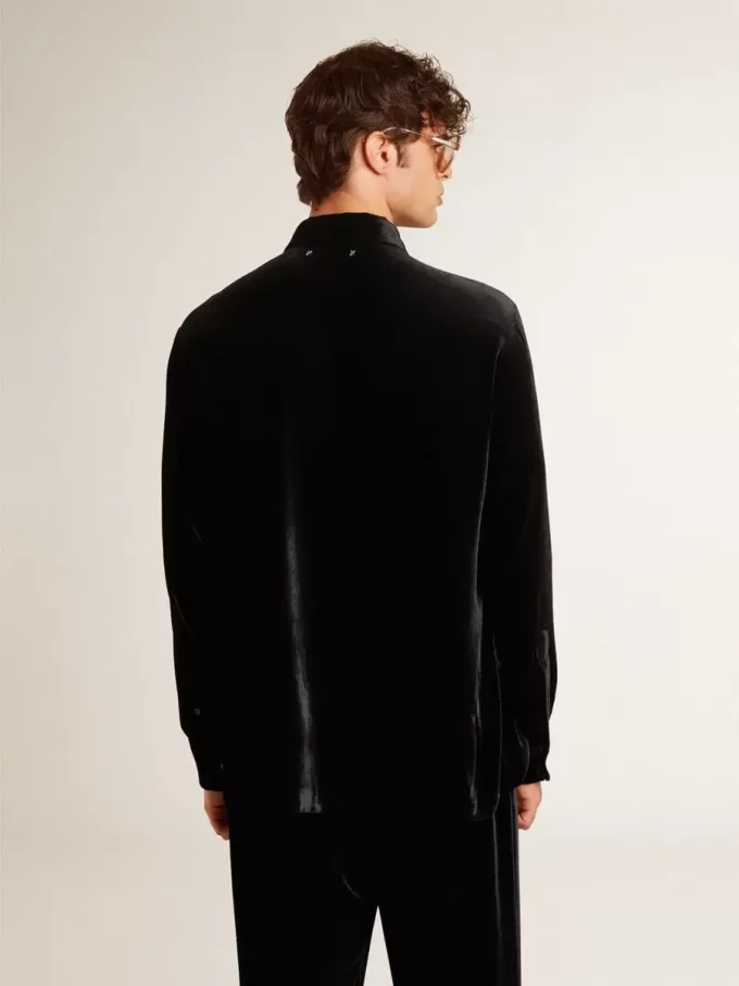 Zwart shirt met fluweeleffect en borduursels