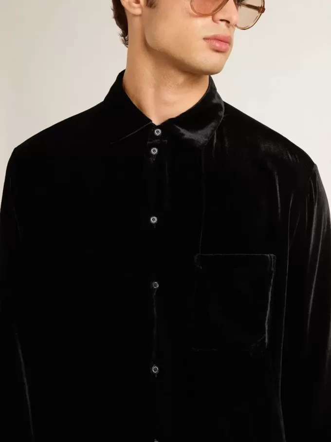 Zwart shirt met fluweeleffect en borduursels