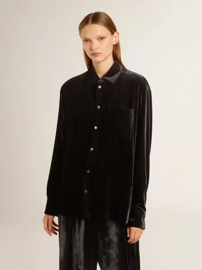 Zwart shirt met fluweeleffect en borduursels