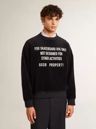 Zwart sweatshirt met ronde hals en geborduurde letters