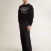Zwart sweatshirt met ronde hals en geborduurde letters