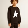 Zwart sweatshirt voor jongens met grote witte ster op de voorkant.