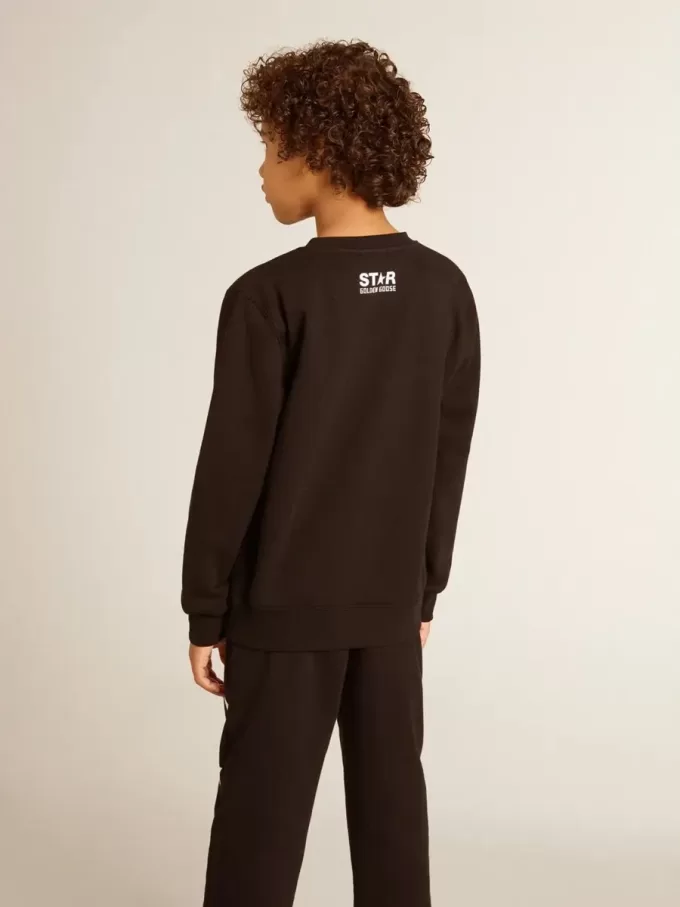 Zwart sweatshirt voor jongens met grote witte ster op de voorkant.