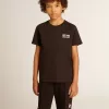 Zwart T-shirt met contrasterend wit logo op de voorkant en grote ster op de achterkant