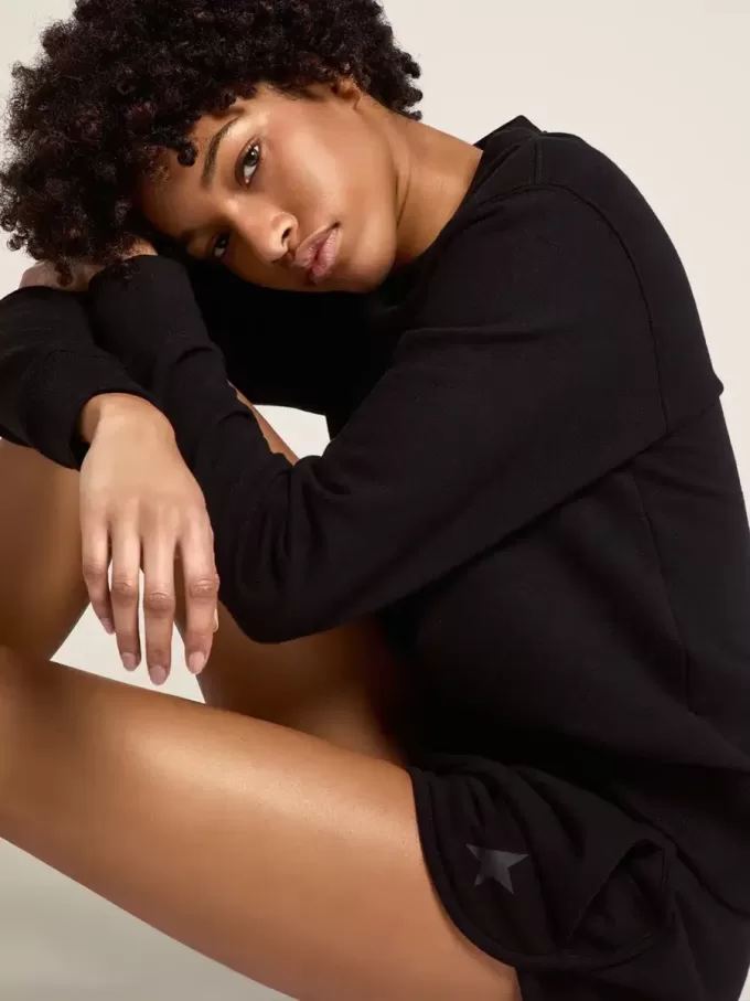 Zwarte damesshorts met ton sur ton ster