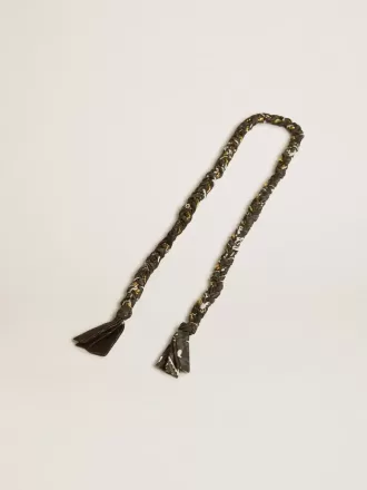 Zwarte gevlochten stoffen bedeltje met messing ketting